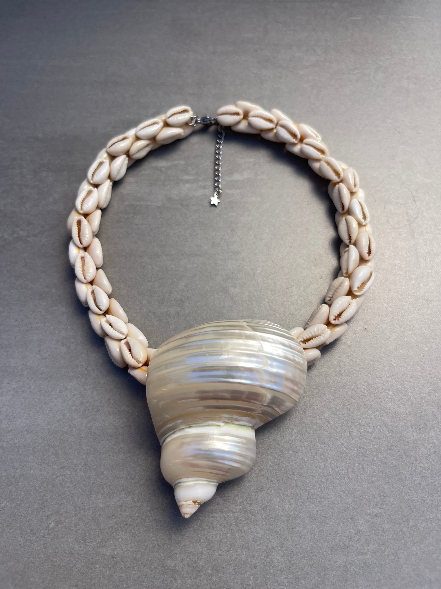 Shimmer Shell Collar