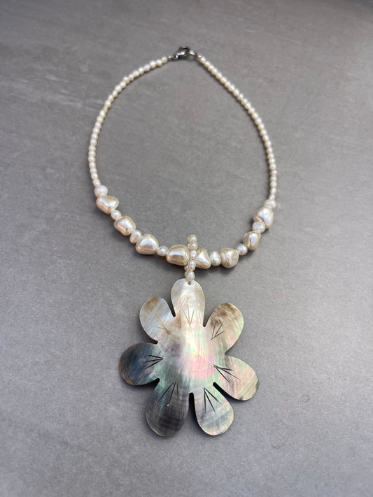 Mother of Pearl Daisy Necklace